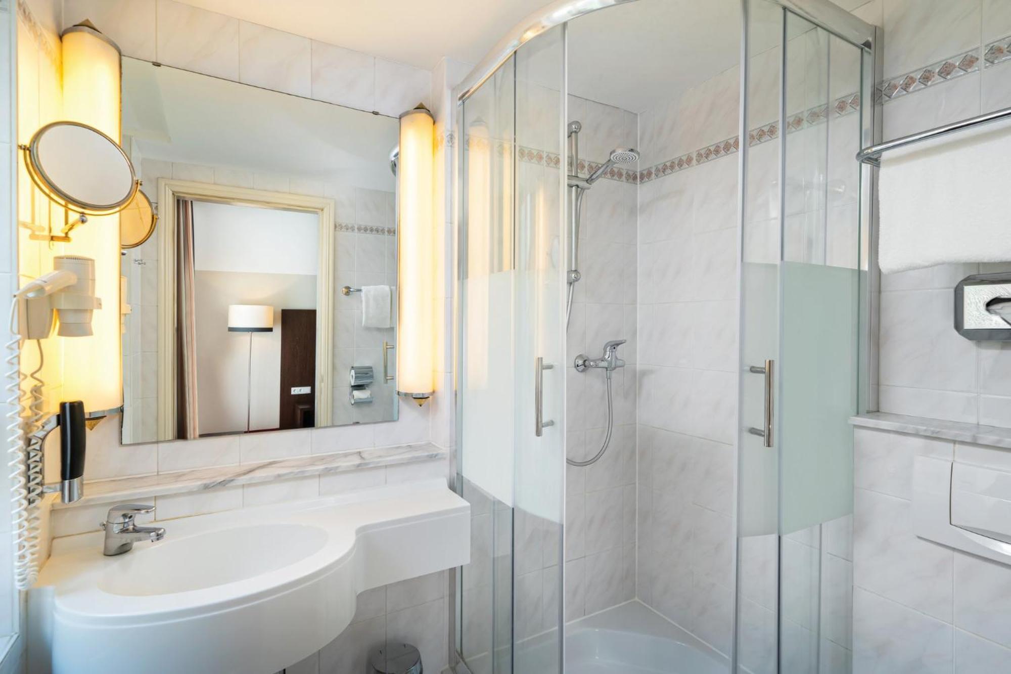 Leonardo Hotel Berlin Ku'Damm Екстериор снимка